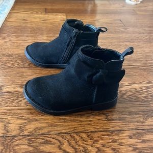 Baby Gap black toddler girl boot. Size 6. Side zip. New never worn.